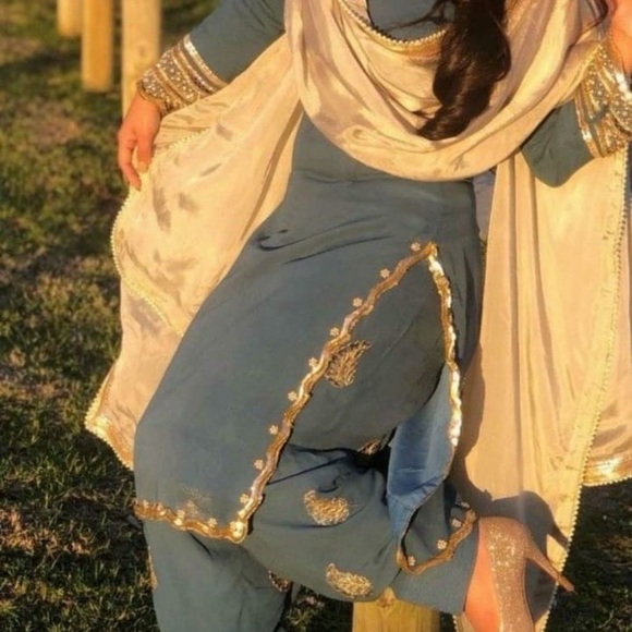 Indian suits size 38-40 - Picture 3 of 5